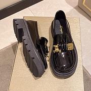 Black Shiny Leather Loafer Chain High Fashion  - 3