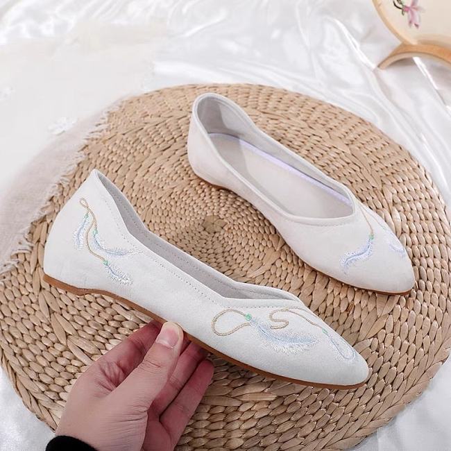 Old Chinese style shoes in white - 1