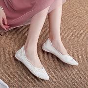 Old Chinese style shoes in white - 4