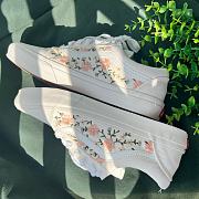 women flower emboidered shoes - 1