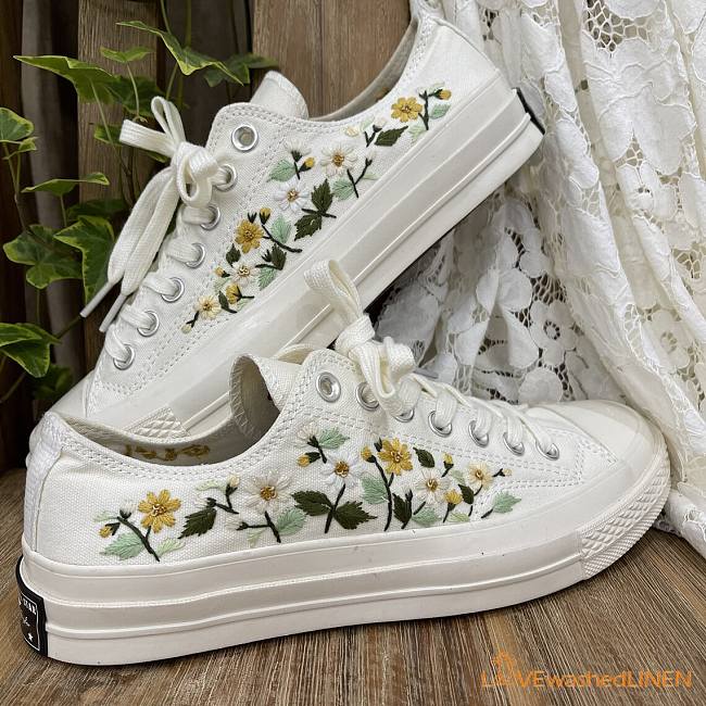 Embroidered Sneakers Wedding Flowers - 1