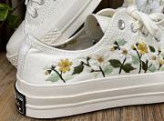 Embroidered Sneakers Wedding Flowers - 4